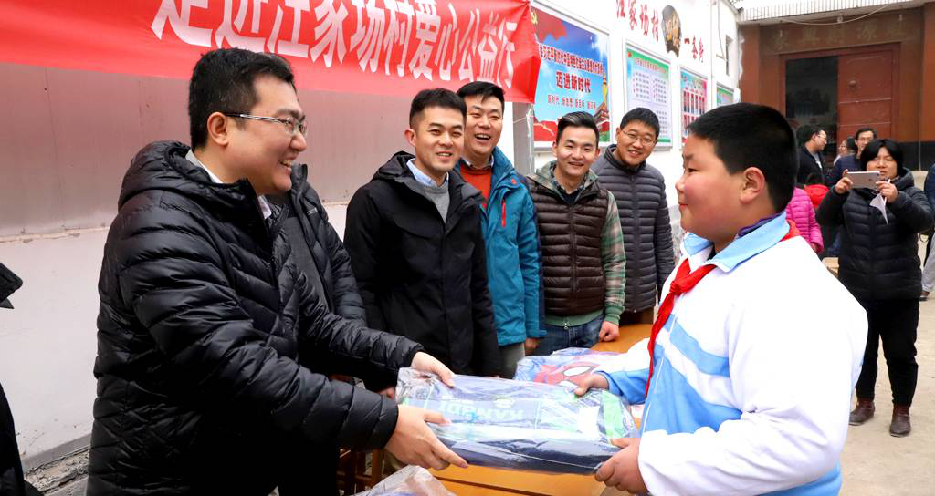 爱心公益行，，，我们在路上 | LETOU乐投物流科技关爱西营镇汪家场村儿童-公司新闻-LETOU乐投智能